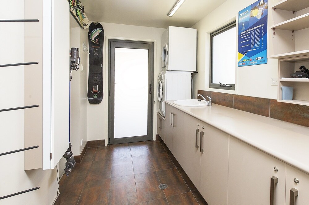 Ned Kelly's Retreat - Sophisticated style with modern convenience and magical outlook