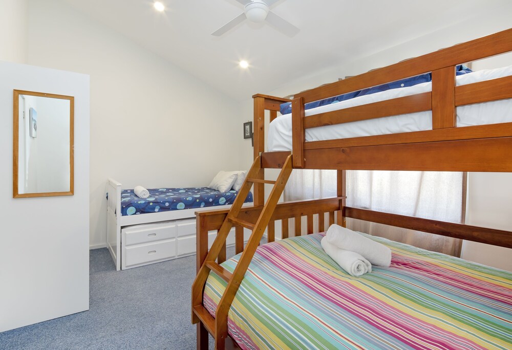 'Matilda' - Spacious & centrally located with great lake views