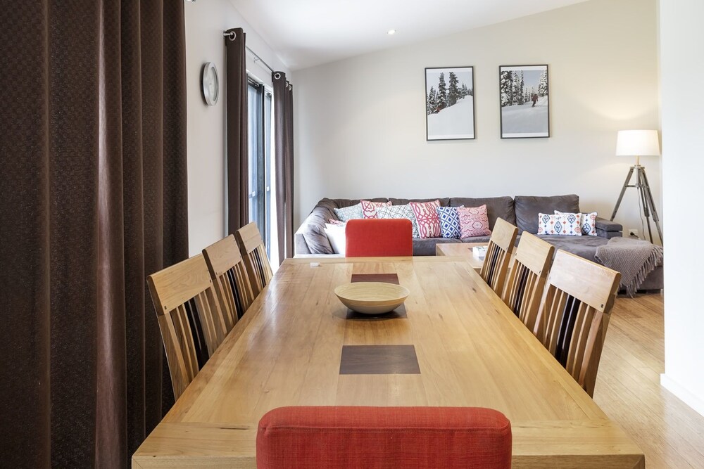 Khione 1 - Modern & spacious with views towards Lake Jindabyne & the mountains beyond