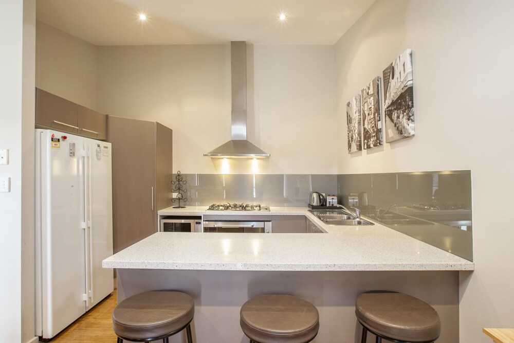 Khione 1 - Modern & spacious with views towards Lake Jindabyne & the mountains beyond