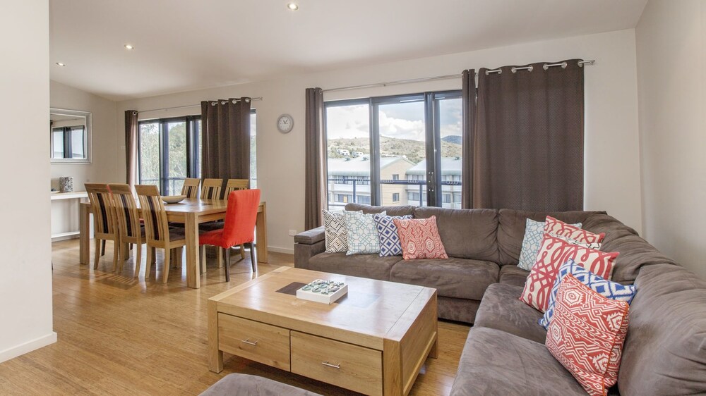 Khione 1 - Modern & spacious with views towards Lake Jindabyne & the mountains beyond