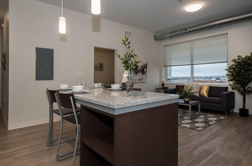 Check Expedia for Availability of Apartments at 1750 Euclid Ave