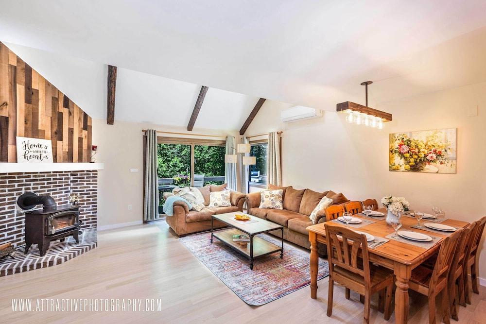 Charming Townhouse at Camelback Great Location! SKI ON/OFF