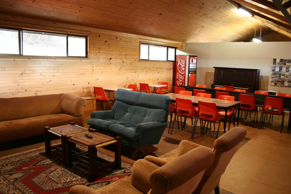 Seaview Holiday Park and  Hostel