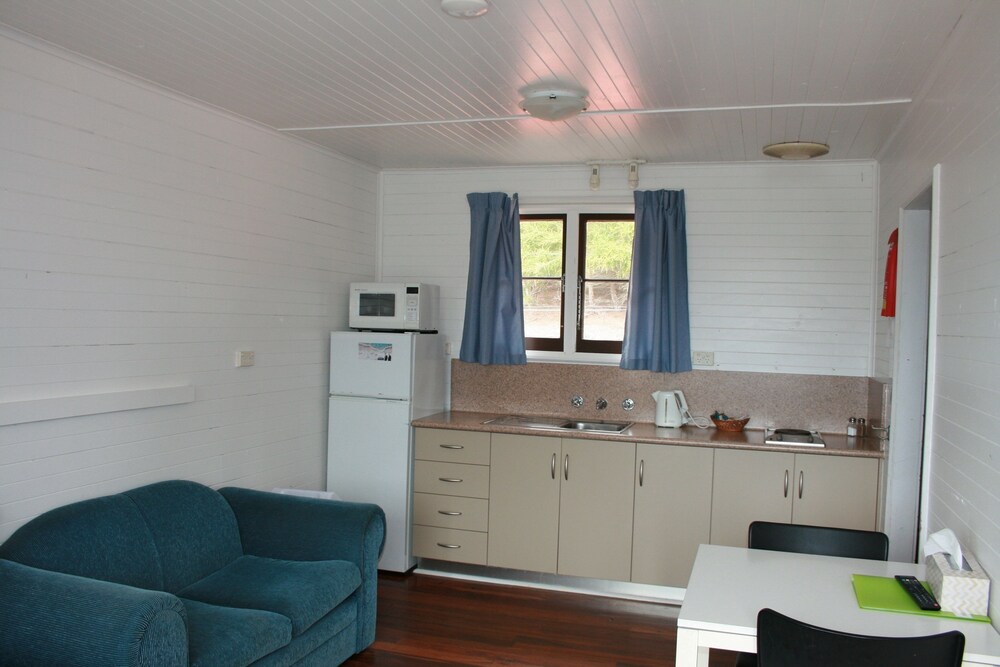Seaview Holiday Park and  Hostel