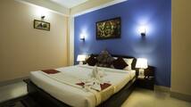Premium bedding, desk, free WiFi