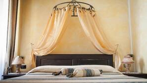 Premium bedding, in-room safe, desk, free WiFi