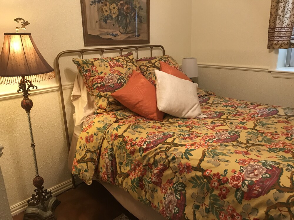 Quiet country road, close to Lindale, Mineola,and Van tx Smith County