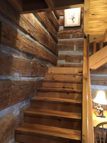 Rustic Log Cabin Next To The Hoosier National Forest In The Ohio