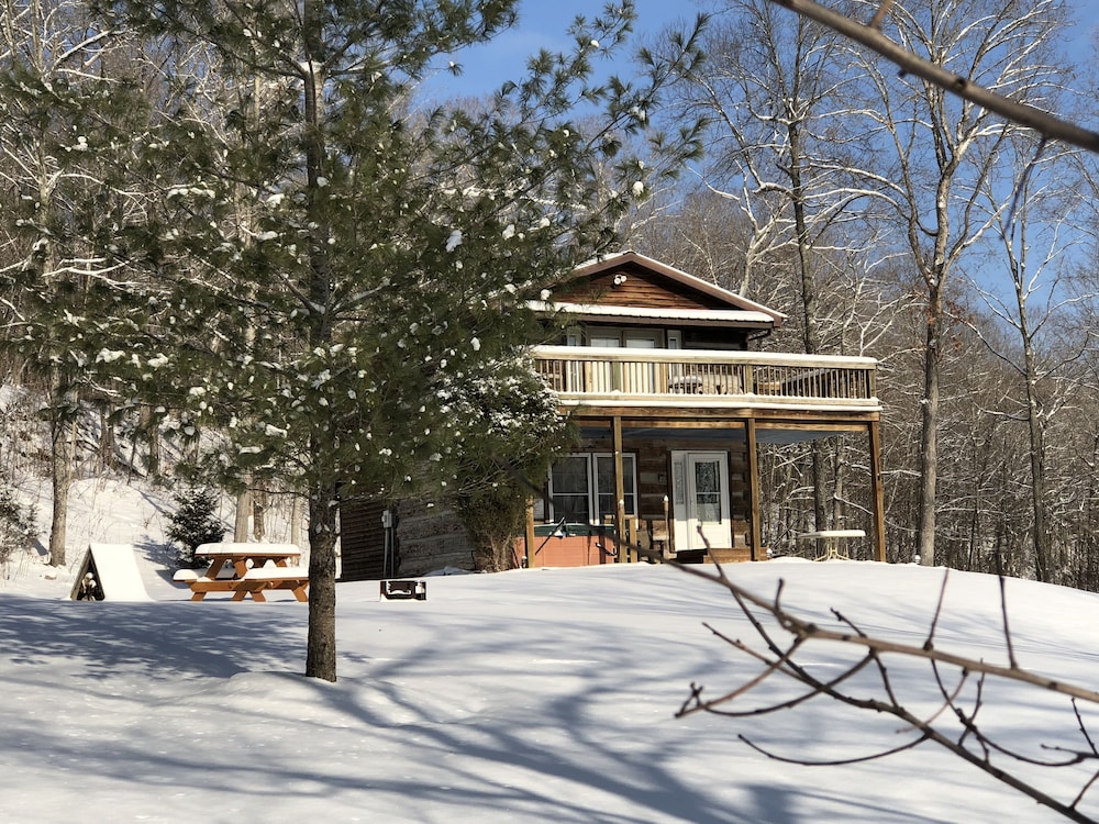 Exterior, Rustic Log Cabin next to the Hoosier National Forest in the Ohio River Valley