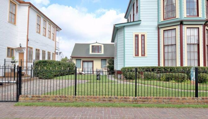 Lower Garden District Creole Cottage W Southern Charm Elegance In New Orleans La Expedia