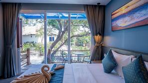 In-room safe, free WiFi, linens