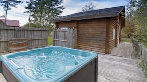 Outdoor spa bath