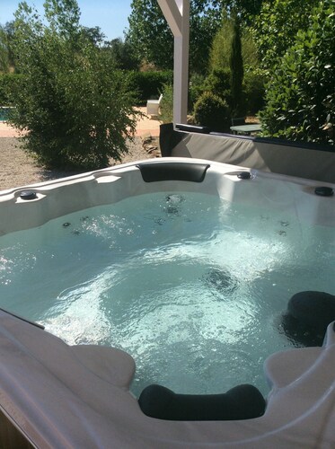 Beautiful Country Cottage With Luxury Swimming Pool And Relaxing