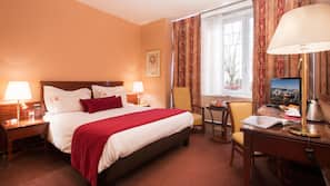 Minibar, in-room safe, desk, iron/ironing board