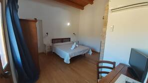 Una cassaforte in camera, una scrivania, Wi-Fi gratuito, lenzuola