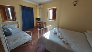 Una cassaforte in camera, una scrivania, Wi-Fi gratuito, lenzuola