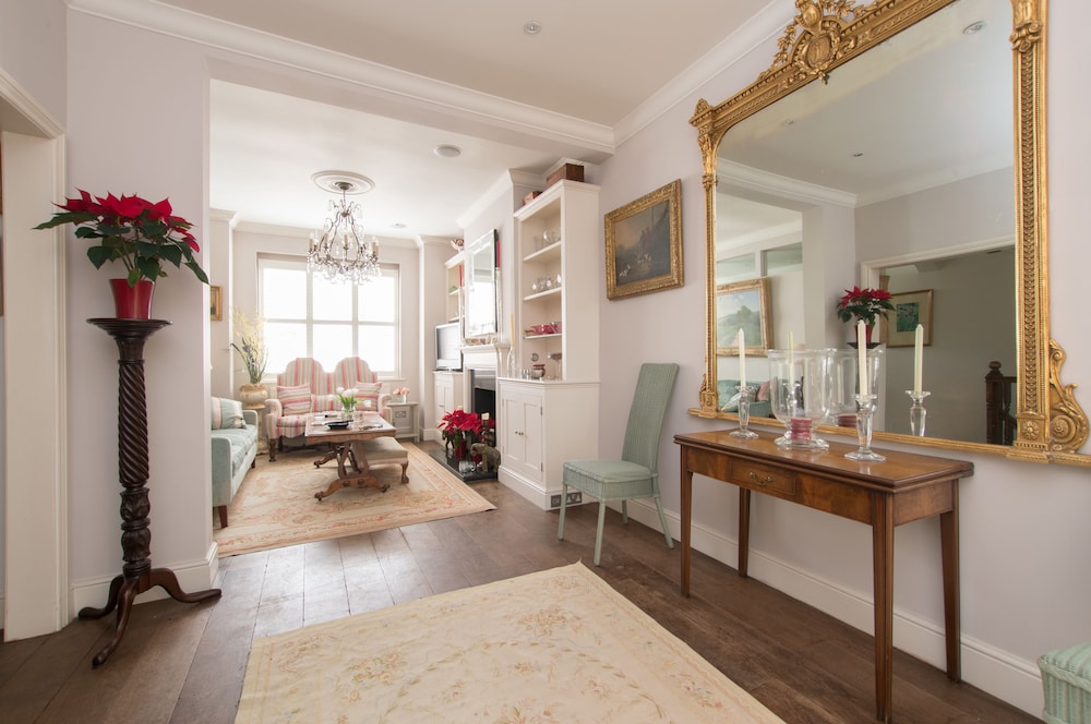 Beautiful Barnes Home With Garden In London Hotel Rates