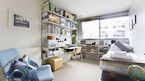 2 間臥室、高級寢具、手提電腦工作空間、熨斗/熨衫板