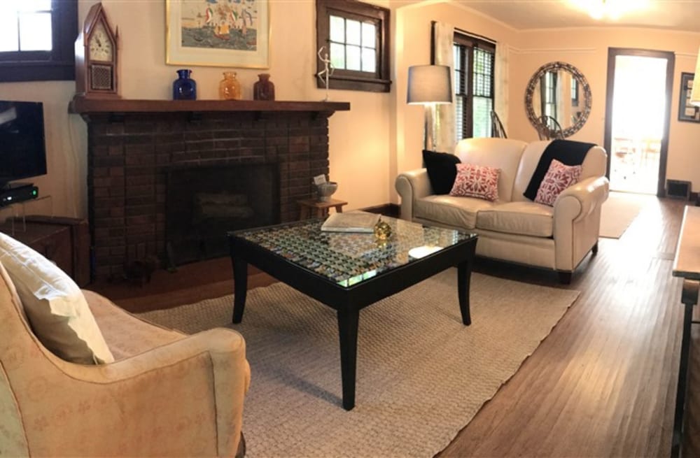 Lacey's Place A Guesthouse in Toledo, United States