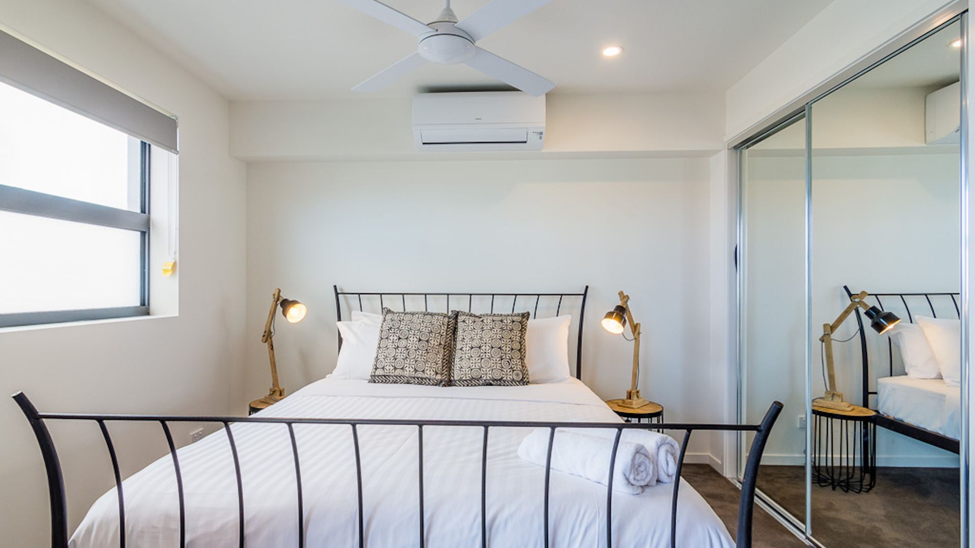 Slick 1 Bedroom + Carpark Apartment - walk to City