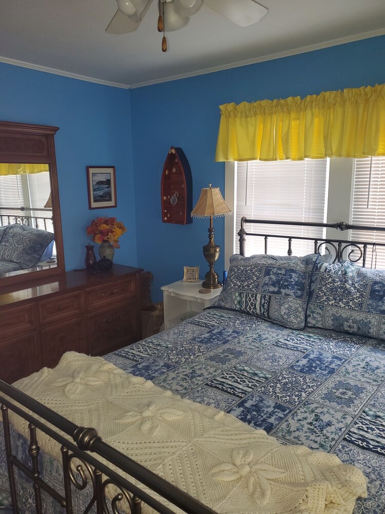 River Retreat 3 Wall Rd. Tryon, NC. Dog friendly w/ no pet fees