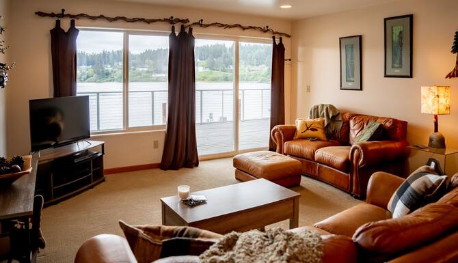 The Dunes Centrally Located Near Busy Shops Restaurants River Front Deck Wifi In Oregon Coast Or Expedia
