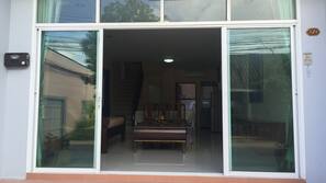 2 bedrooms, rollaway beds, free WiFi
