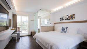 Desk, blackout drapes, free WiFi, linens