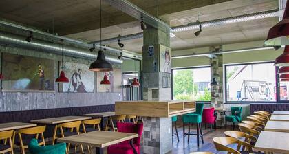 Hotel & Bistro 63