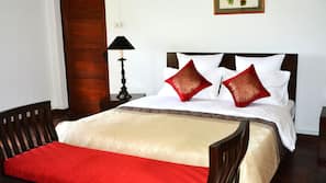 1 bedroom, premium bedding, in-room safe, desk