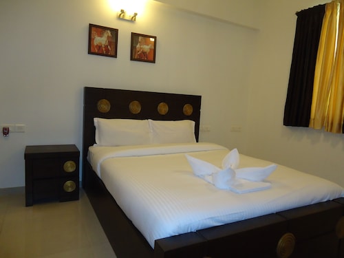 Arakkonam Hotels From Hotel Deals Travelocity Oragadam Rooms For