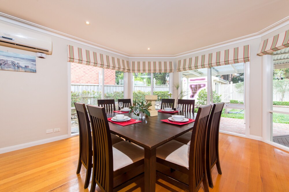 Lovely 5BR house walk to train and shops