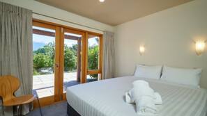 3 bedrooms, cots/infant beds, rollaway beds