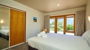 3 bedrooms, cots/infant beds, rollaway beds