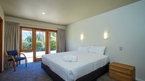 3 bedrooms, cots/infant beds, rollaway beds
