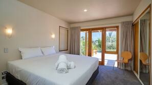 3 bedrooms, cots/infant beds, rollaway beds