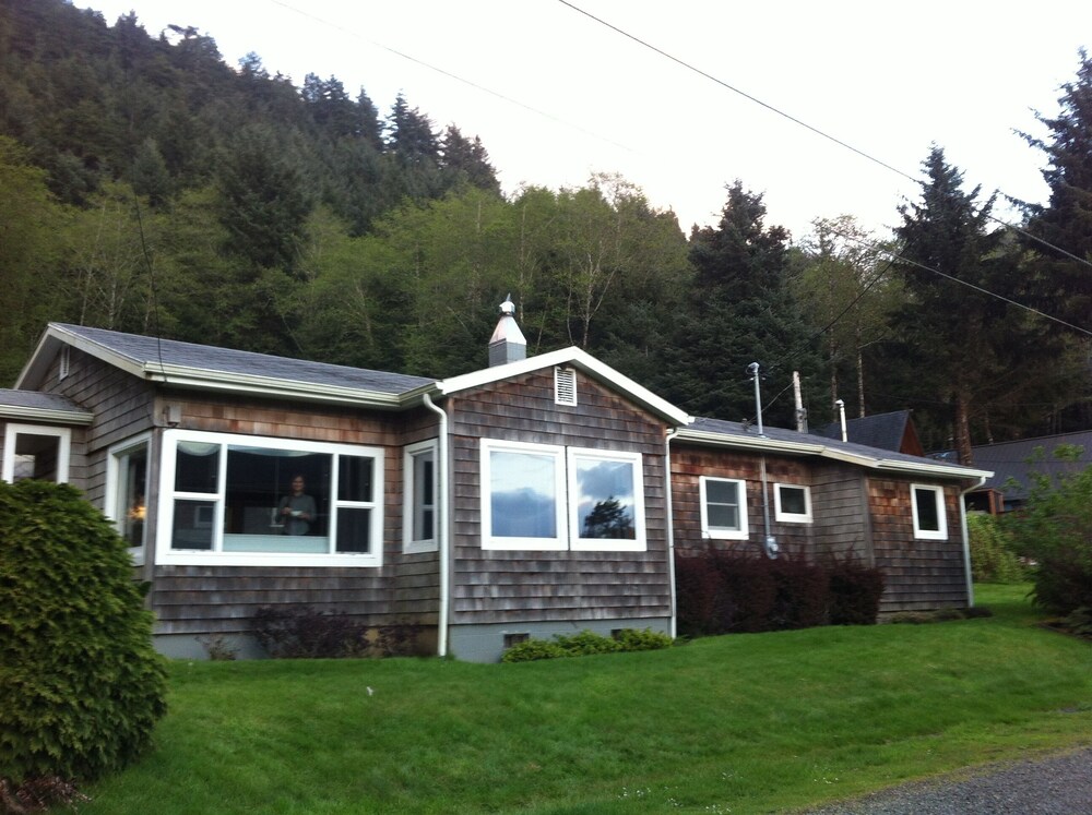 N Oregon Falcon Cove Beach House In Oregon Coast Hotel Rates
