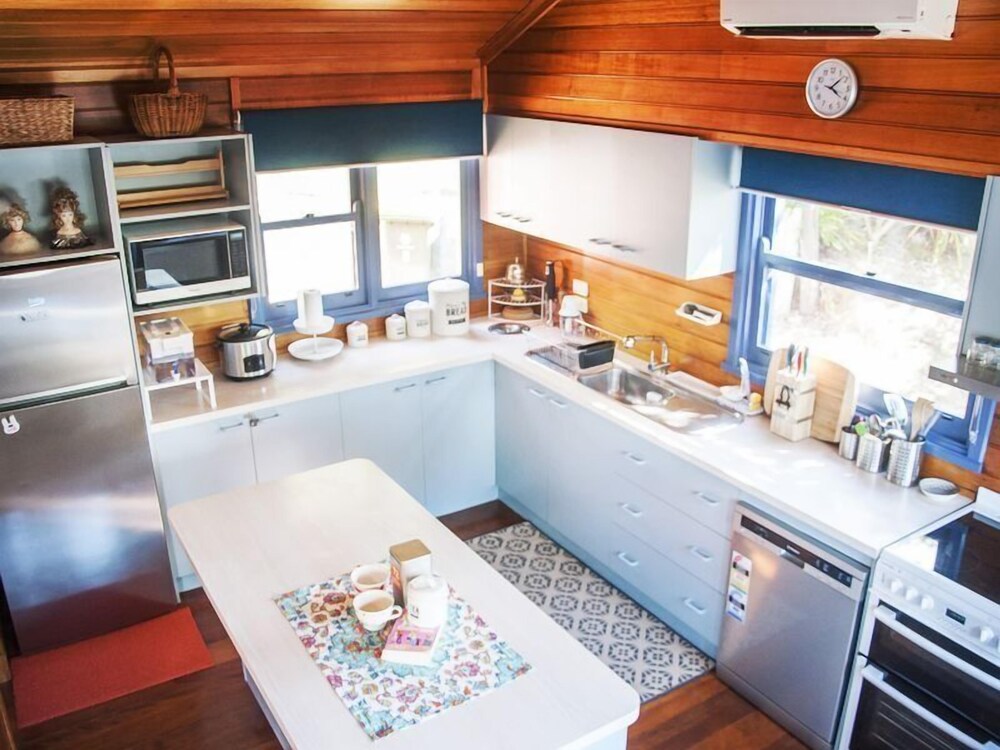 Artee House - A Bright Escape