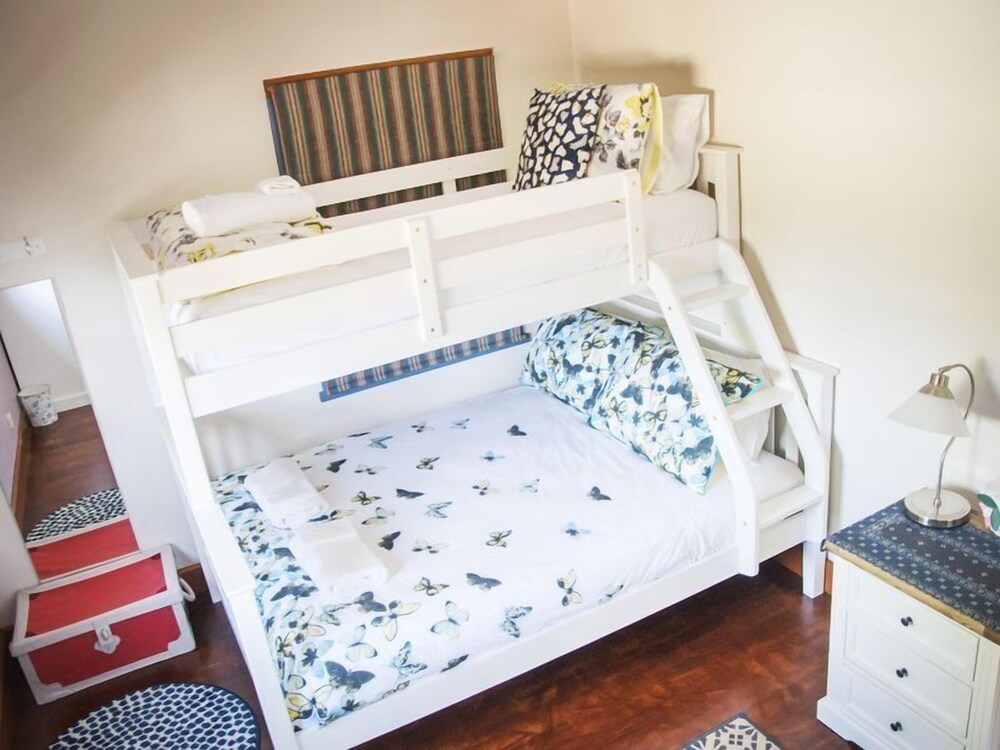 Artee House - A Bright Escape