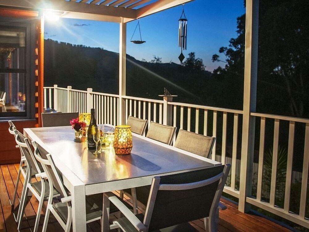 Artee House - A Bright Escape
