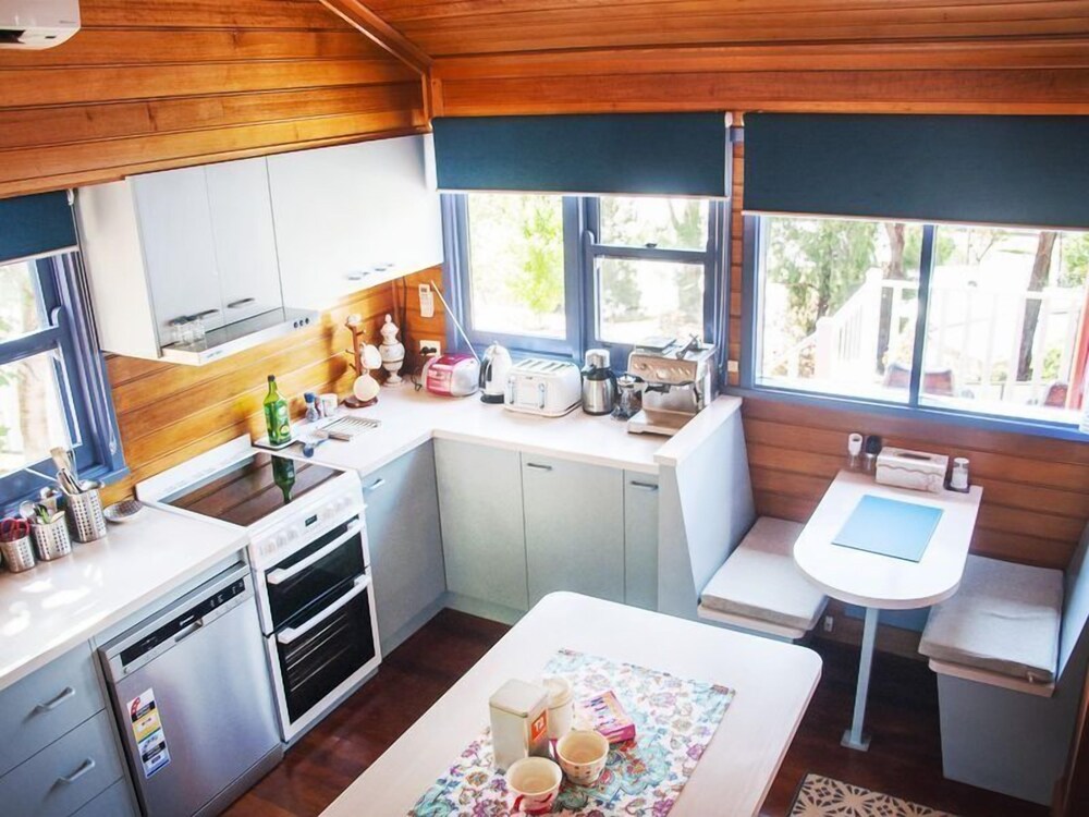 Artee House - A Bright Escape