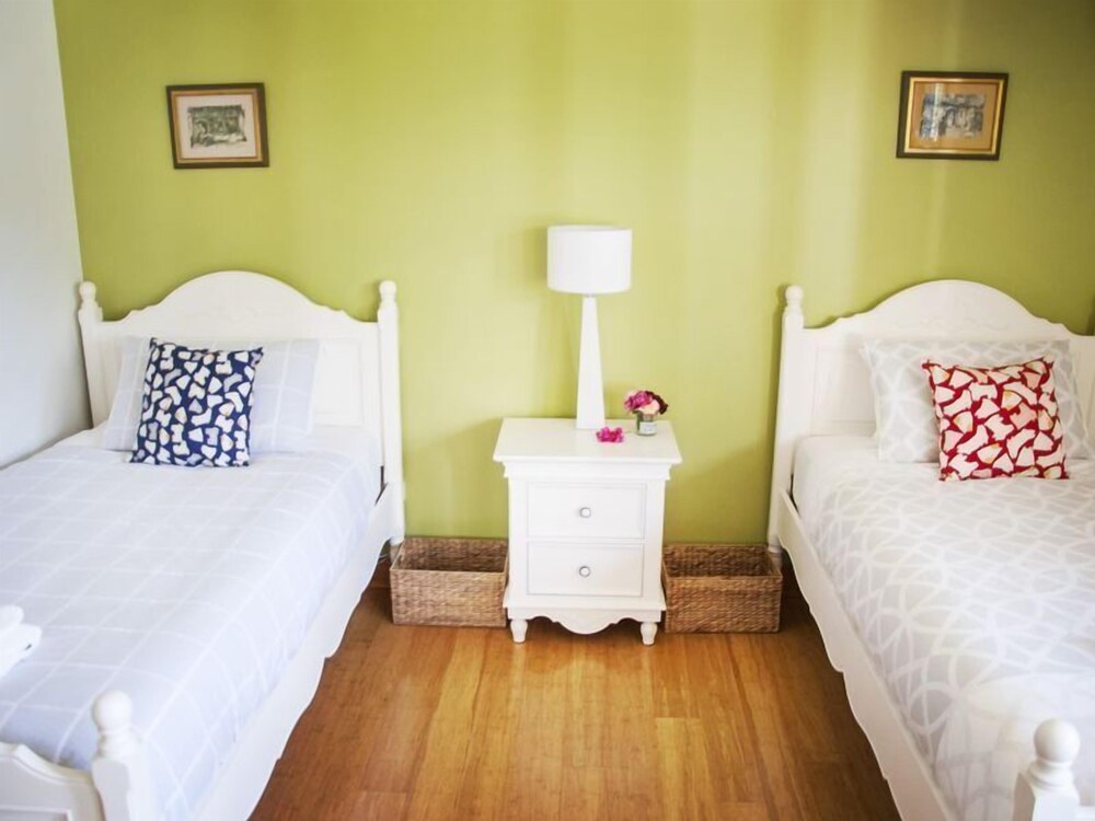 Artee House - A Bright Escape
