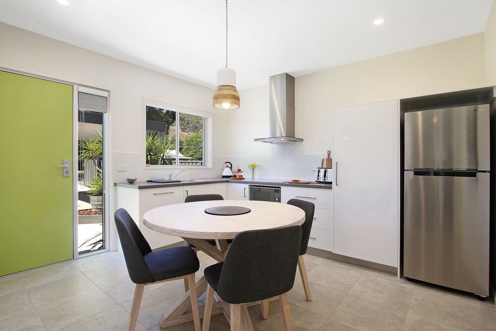 18 on Rayner - swish apartment Myrtleford