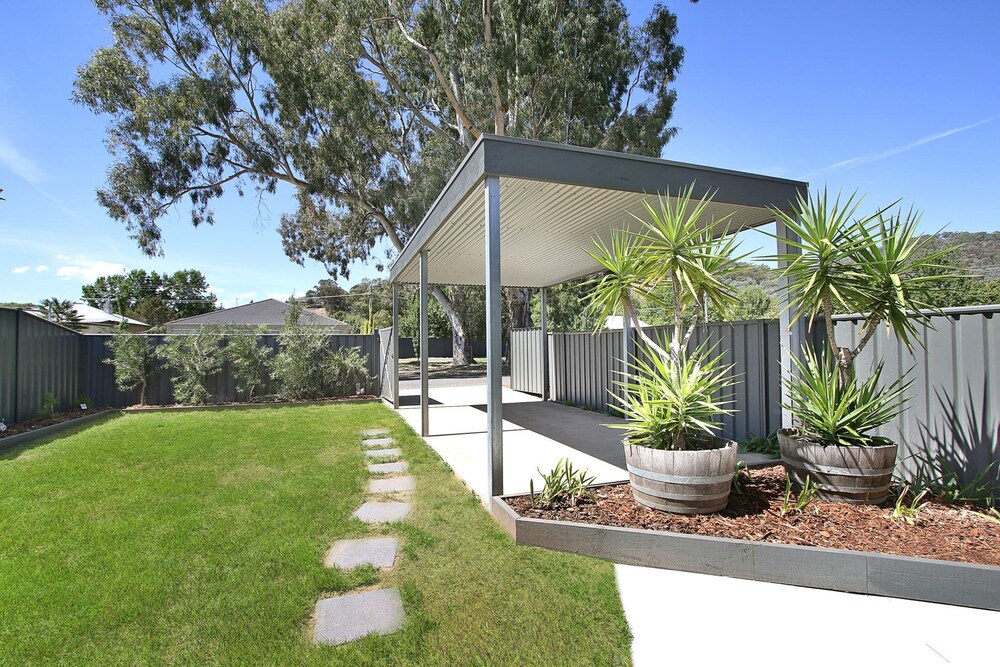 18 on Rayner - swish apartment Myrtleford