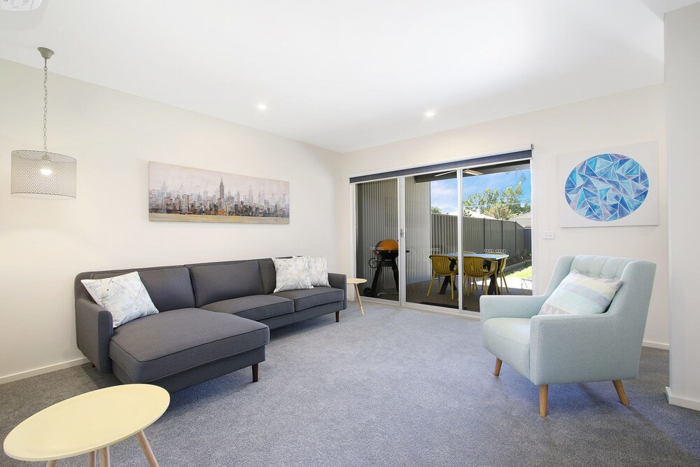 18 on Rayner - swish apartment Myrtleford