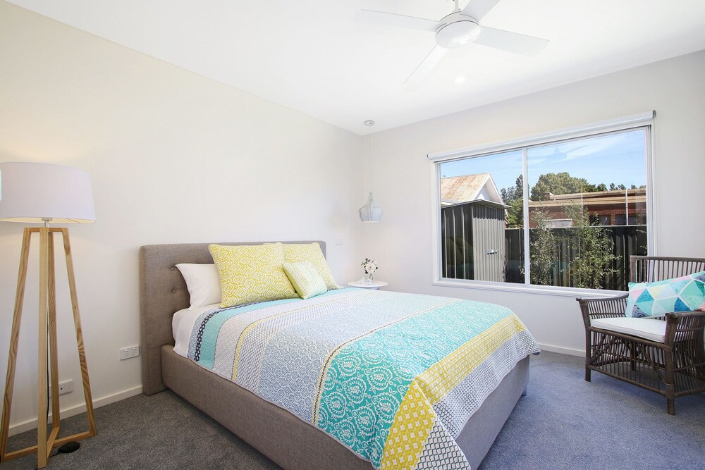 18 on Rayner - swish apartment Myrtleford