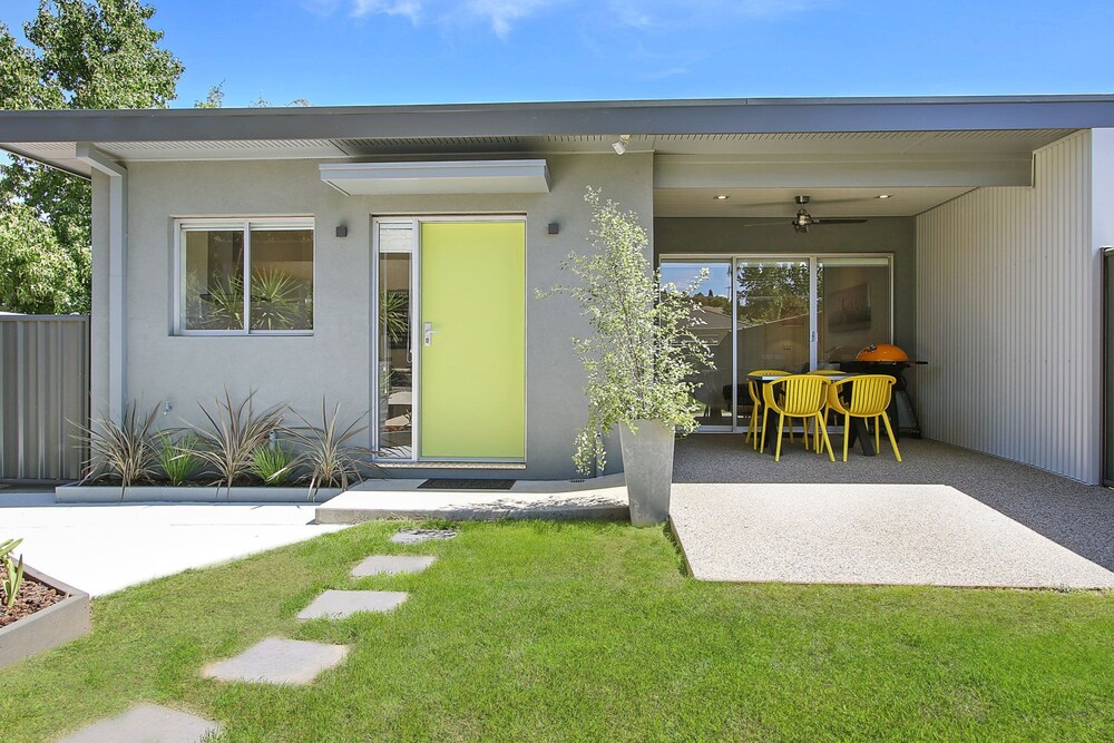 18 on Rayner - swish apartment Myrtleford