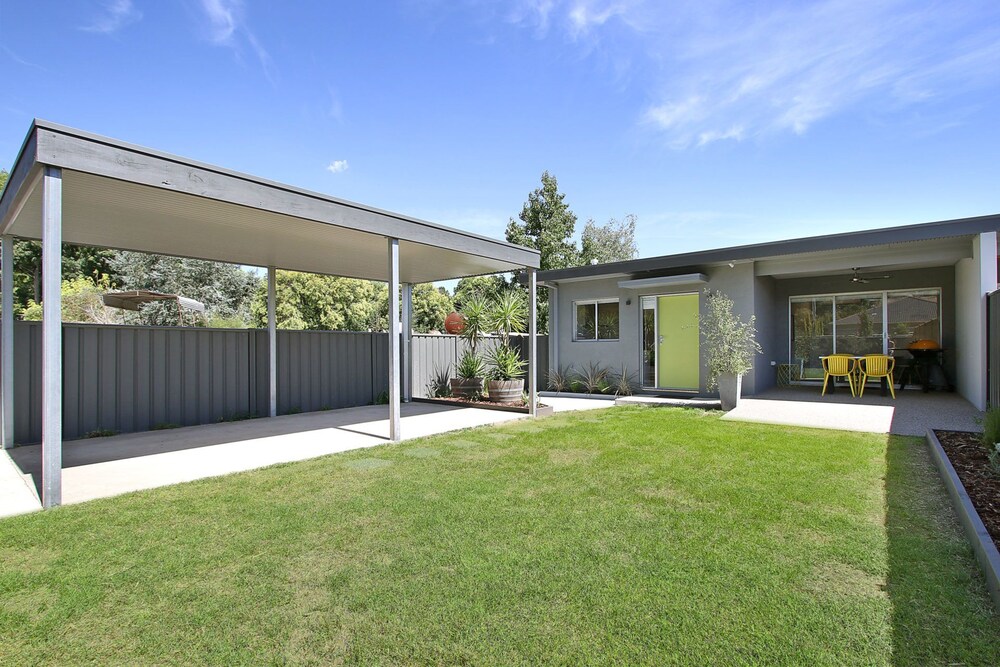 18 on Rayner - swish apartment Myrtleford
