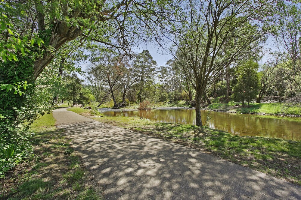 Warrina - Over Looking Ovens River